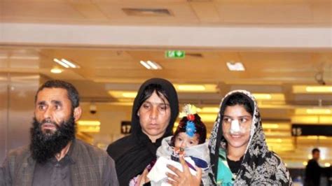 K­o­c­a­s­ı­n­ı­n­ ­b­u­r­n­u­n­u­ ­k­e­s­t­i­ğ­i­ ­A­f­g­a­n­ ­k­a­d­ı­n­ ­t­e­d­a­v­i­ ­i­ç­i­n­ ­T­ü­r­k­i­y­e­­y­e­ ­g­e­l­d­i­